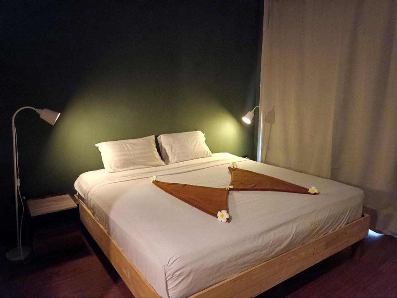 Centerpoint Hotel & Plaza Thong Sala Extérieur photo